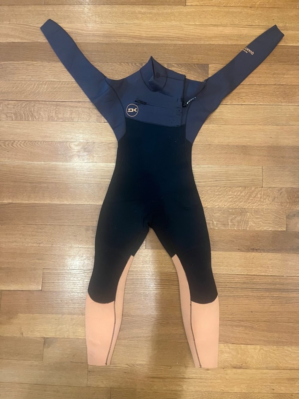 Dakine Quantum 4/3 wetsuit kids youth 12 
Never worn